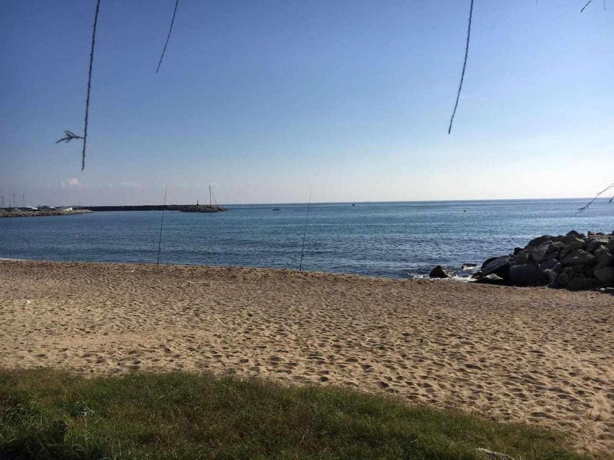 Nice And Quiet Flat In Premia De Mar Hutb Luaran gambar